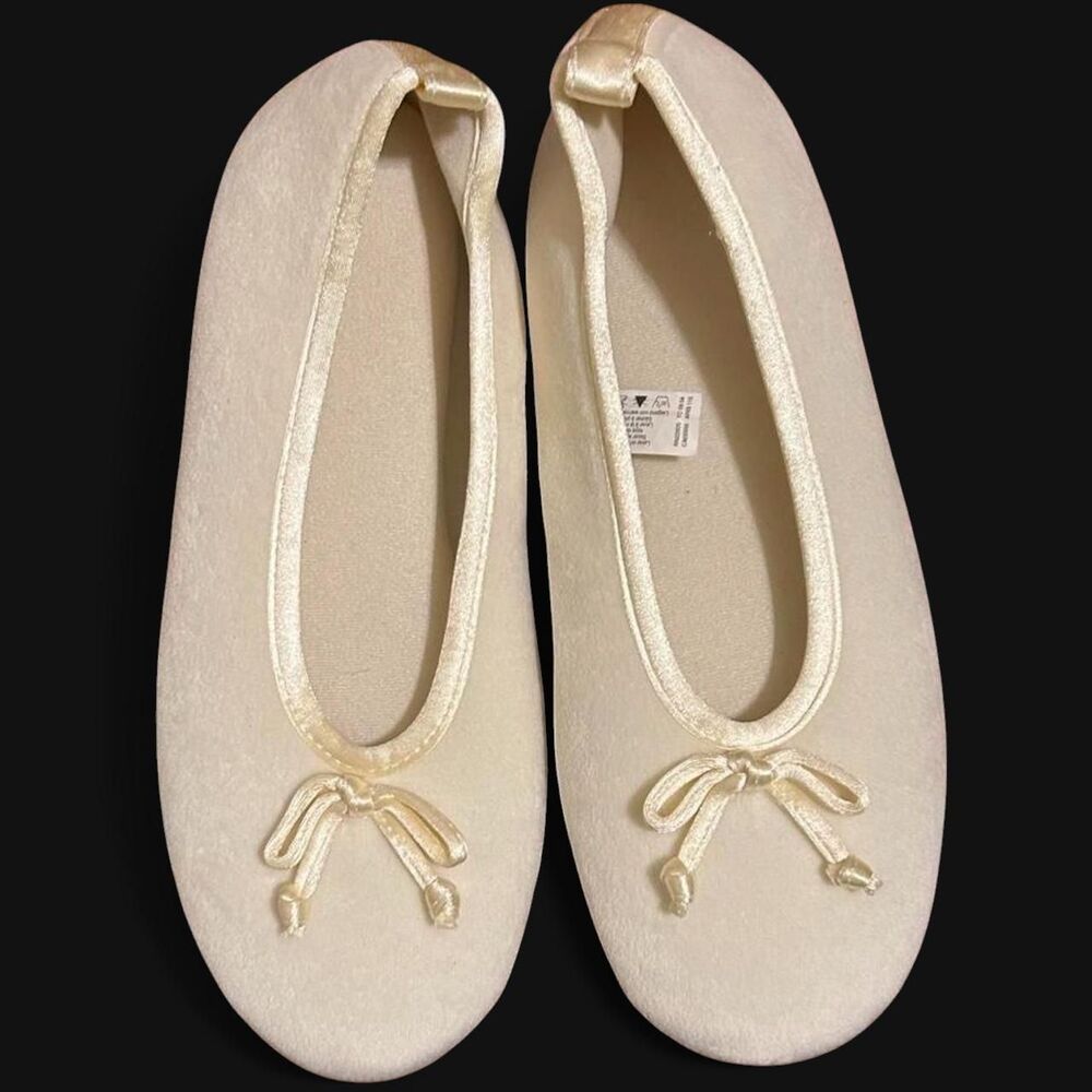 Totes Women's Cream and White Slippers